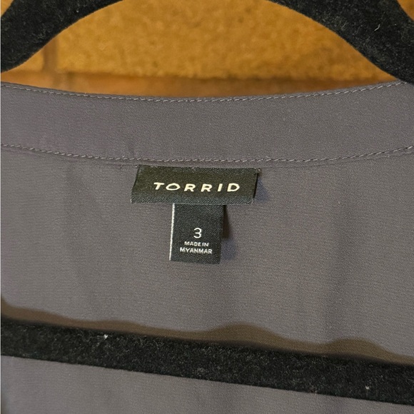 Torrid Charcoal Blouse - Picture 4 of 7